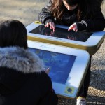 La tablette de jeu de JC Decaux pour les enfants dans les parcs